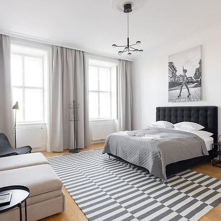 Franz 24 - Typical Viennese Apartment In The Heart Of Wien Ngoại thất bức ảnh