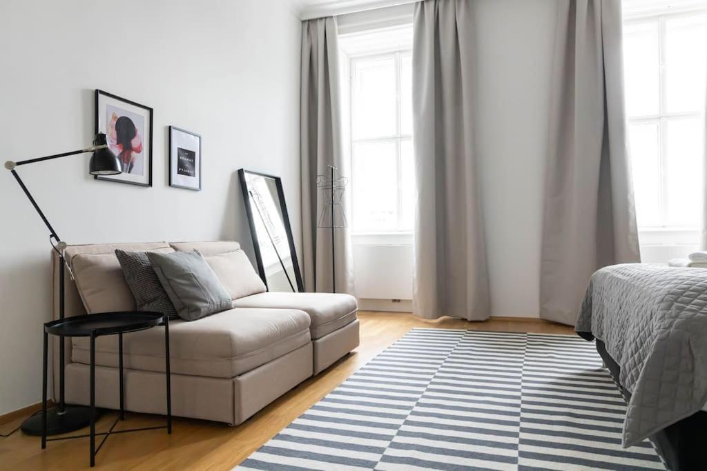 Franz 24 - Typical Viennese Apartment In The Heart Of Wien Ngoại thất bức ảnh