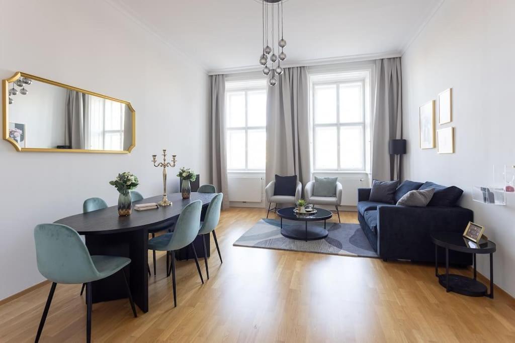 Franz 24 - Typical Viennese Apartment In The Heart Of Wien Ngoại thất bức ảnh