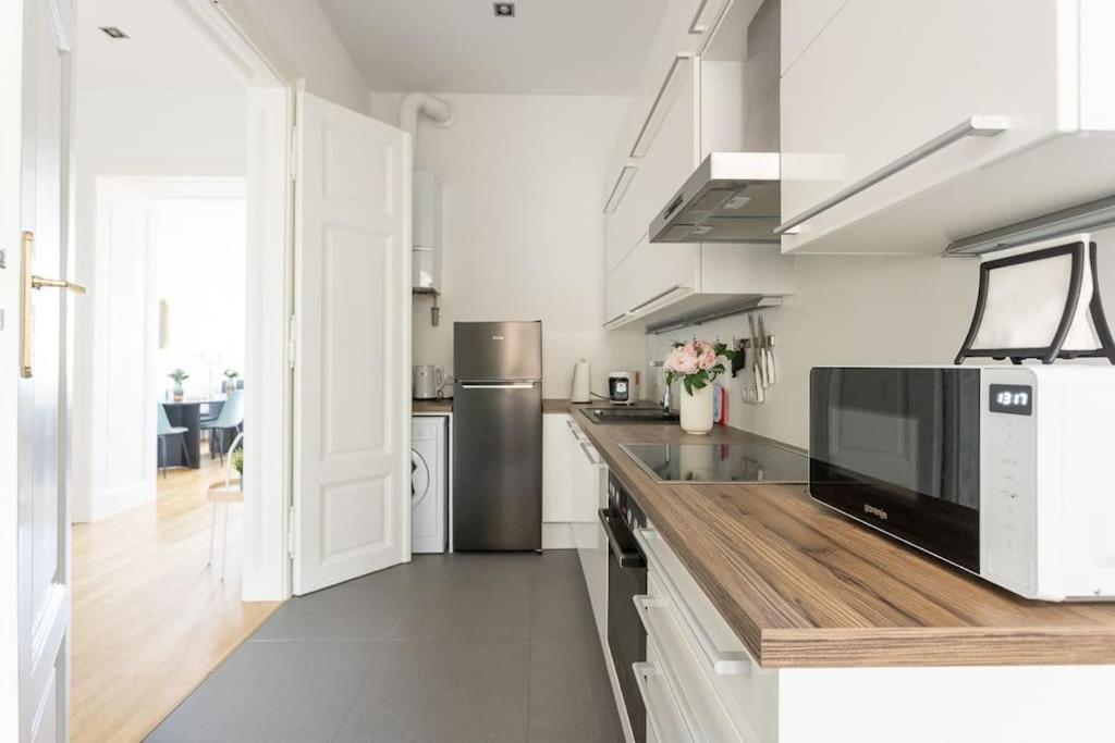 Franz 24 - Typical Viennese Apartment In The Heart Of Wien Ngoại thất bức ảnh